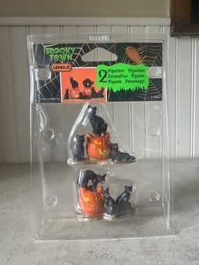 Lemax Spooky Town Halloween Cats Set of 2 New #12883 Pumpkin Cat 2011 Accessory